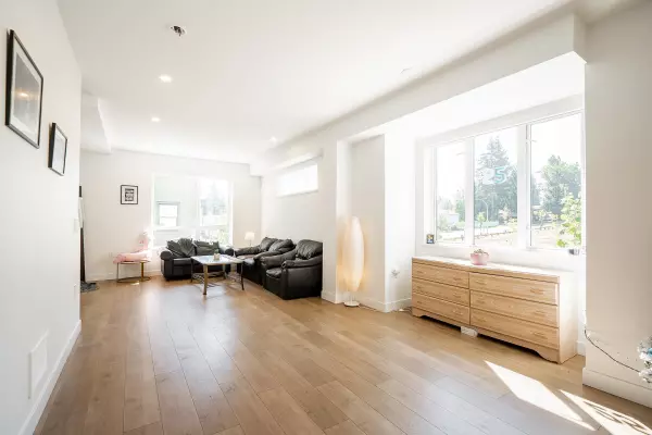 Surrey, BC V3R 0S1,10527 155 ST #7