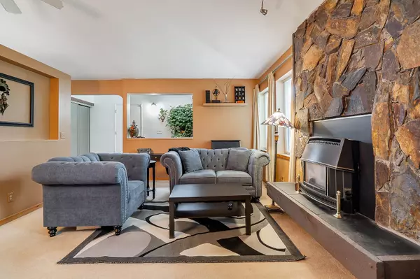 Surrey, BC V3R 7L7,9120 145a ST