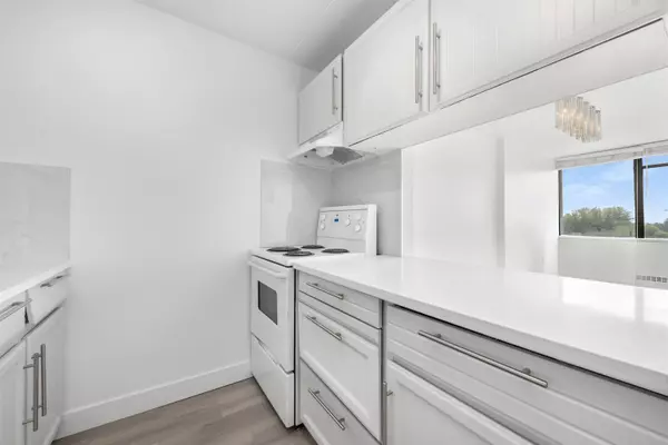 Richmond, BC V6Y 1Z2,6651 Minoru BLVD #808