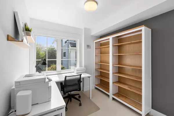 1133 Ridgewood DR #6 North Vancouver, BC V7R 0A4