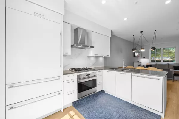 1133 Ridgewood DR #6 North Vancouver, BC V7R 0A4