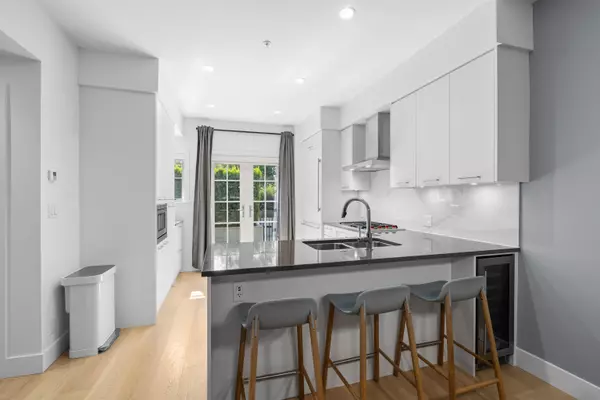 North Vancouver, BC V7R 0A4,1133 Ridgewood DR #6