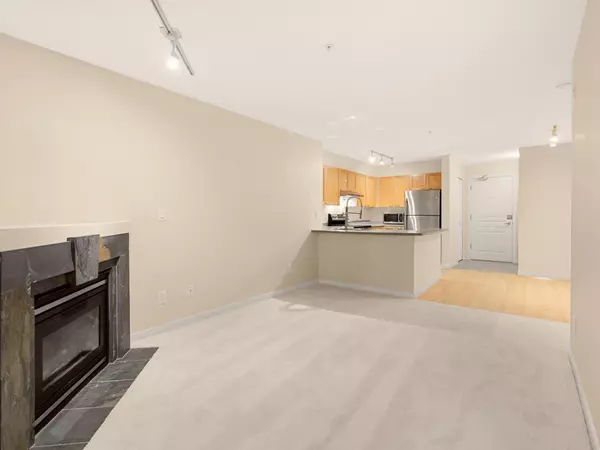 Burnaby, BC V5E 4M8,7383 Griffiths DR #207