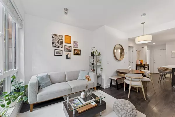 North Vancouver, BC V7M 0E4,723 W 3rd ST #123