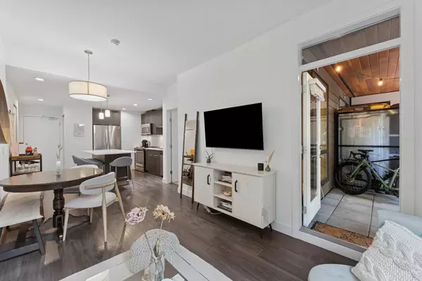 North Vancouver, BC V7M 0E4,723 W 3rd ST #123