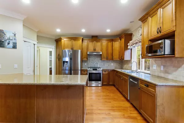 North Vancouver, BC V7N 3K6,3782 Lonsdale AVE