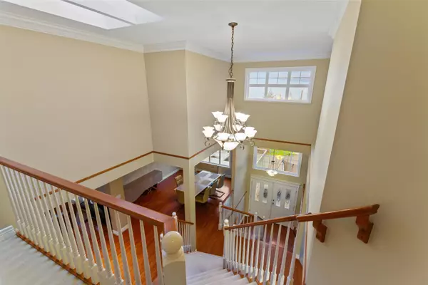 North Vancouver, BC V7N 3K6,3782 Lonsdale AVE