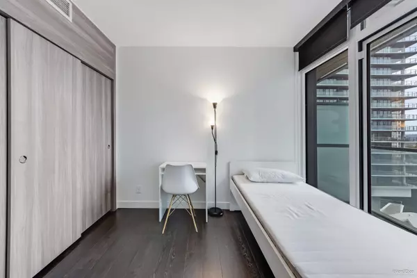 4880 Lougheed HWY #709 Burnaby, BC V5C 0N1