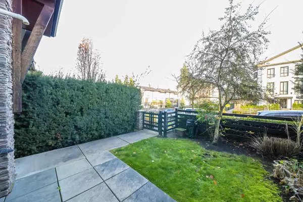 Surrey, BC V3Z 6V3,2687 158 ST #62