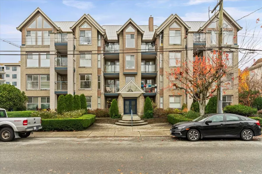 20237 54 AVE #301, Langley, BC V3A 3W2