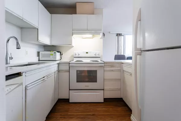 Burnaby, BC V3N 4S6,3980 Carrigan CT #606