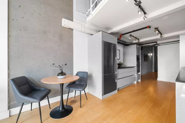 1529 W 6th AVE #413 Vancouver, BC V6J 1R1