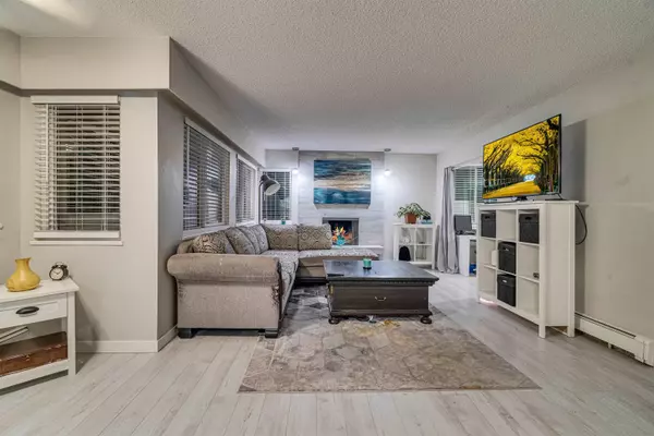 White Rock, BC V4B 3W6,1381 Martin ST #207