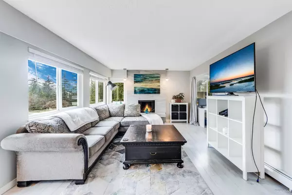 1381 Martin ST #207, White Rock, BC V4B 3W6