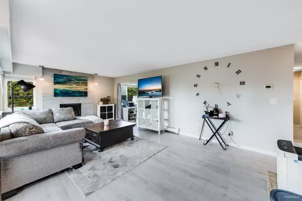 White Rock, BC V4B 3W6,1381 Martin ST #207