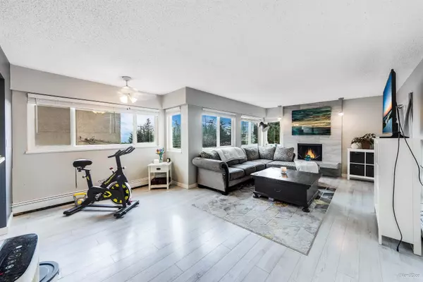 White Rock, BC V4B 3W6,1381 Martin ST #207