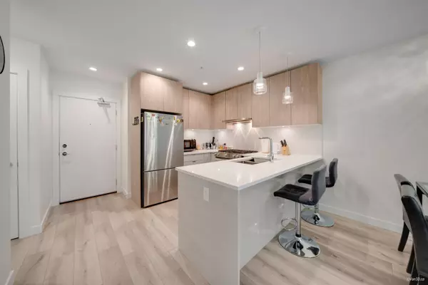 128 E 8th ST #207, North Vancouver, BC V7L 0H2