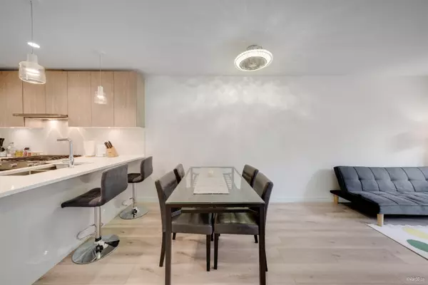 North Vancouver, BC V7L 0H2,128 E 8th ST #207