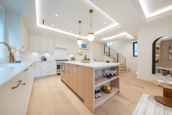 2154 E. 6 AVE #1 Vancouver, BC V5N 1R1