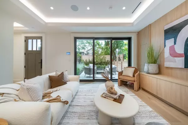 Vancouver, BC V5N 1R1,2154 E. 6 AVE #1