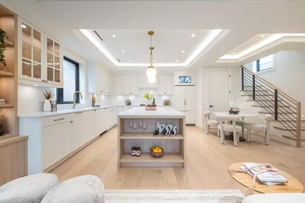 2154 E. 6 AVE #1 Vancouver, BC V5N 1R1