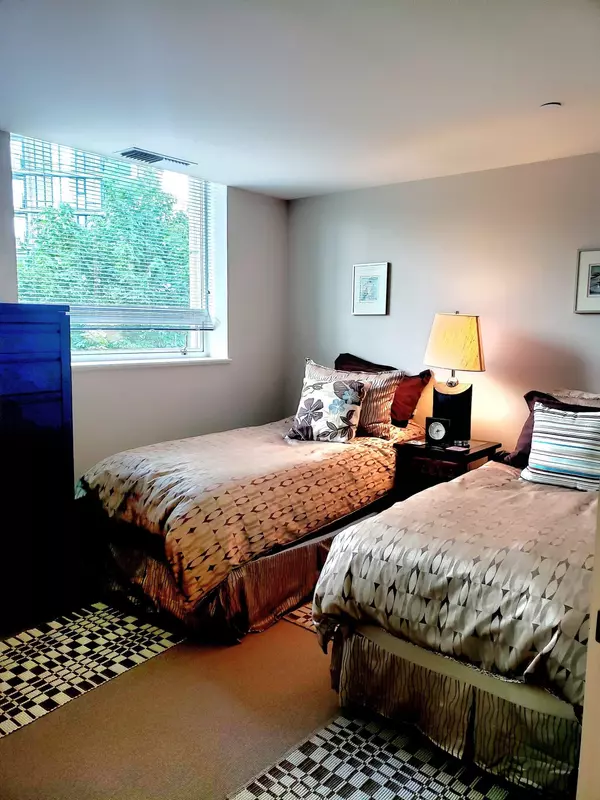 Vancouver, BC V6Z 3H5,638 Beach CRES