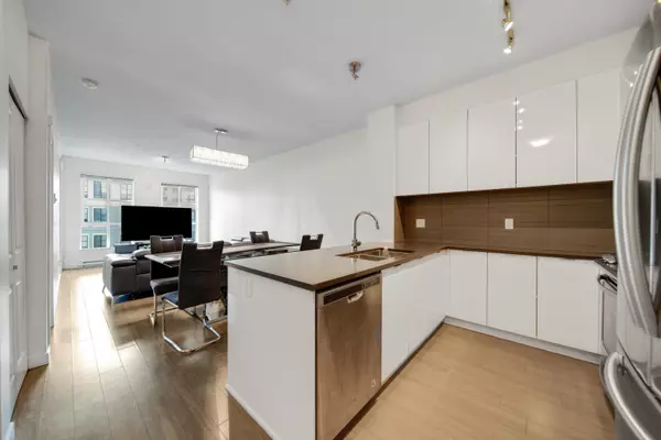 Surrey, BC V3Z 0Y1,15137 33 AVE #320