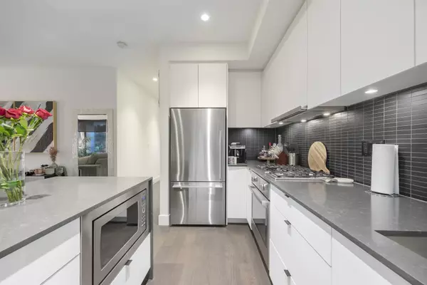 Port Moody, BC V3H 0K7,83 Moody ST #216