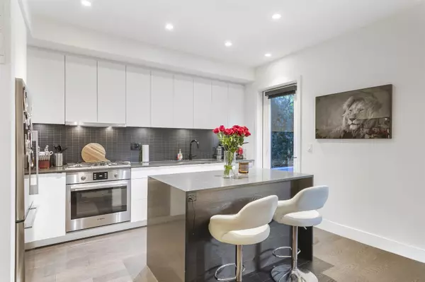 Port Moody, BC V3H 0K7,83 Moody ST #216