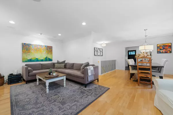 Surrey, BC V4A 5R7,12682 26 AVE