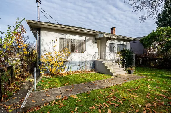 3205 E 3rd AVE, Vancouver, BC V5M 1J4