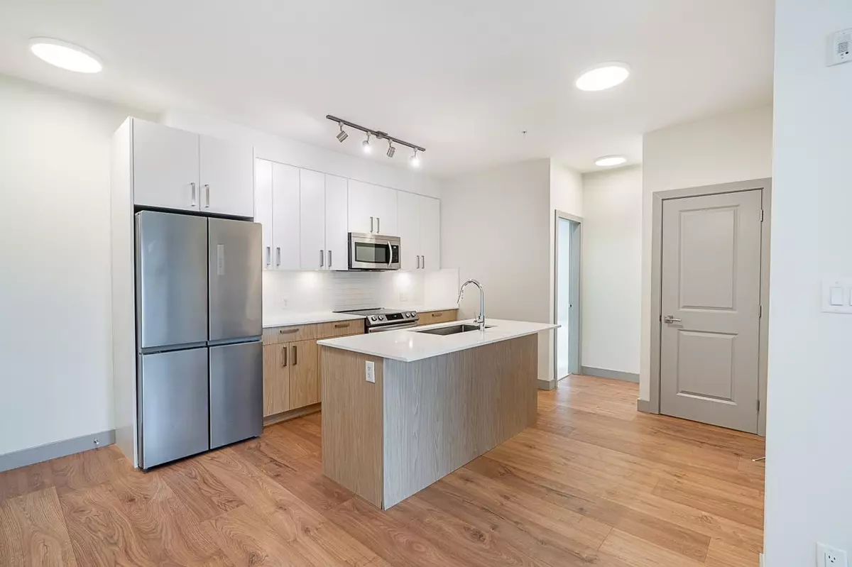 Burnaby, BC V5J 4J2,6968 Royal Oak AVE #307