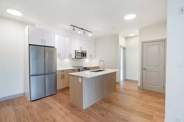 6968 Royal Oak AVE #307, Burnaby, BC V5J 4J2