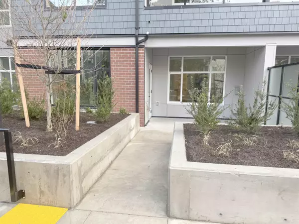 Surrey, BC V4P 0H6,3480 146a ST #115