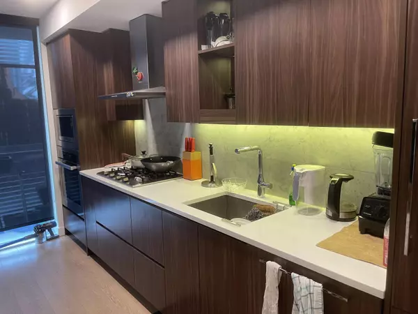 Vancouver, BC V6Z 0E7,89 Nelson ST