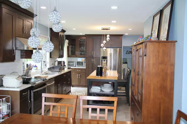 West Vancouver, BC V7S 1N1,737 Southborough DR #Main Floor