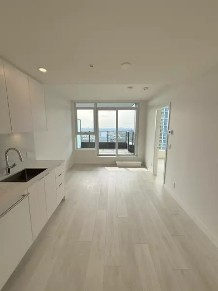 537 Cottonwood AVE #410X, Coquitlam, BC V3J 0S4