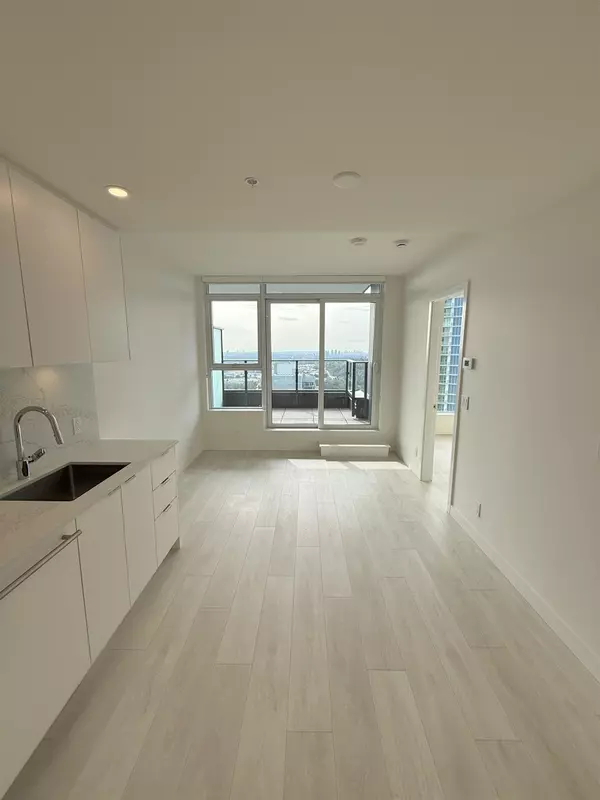 537 Cottonwood AVE #410X, Coquitlam, BC V3J 0S4