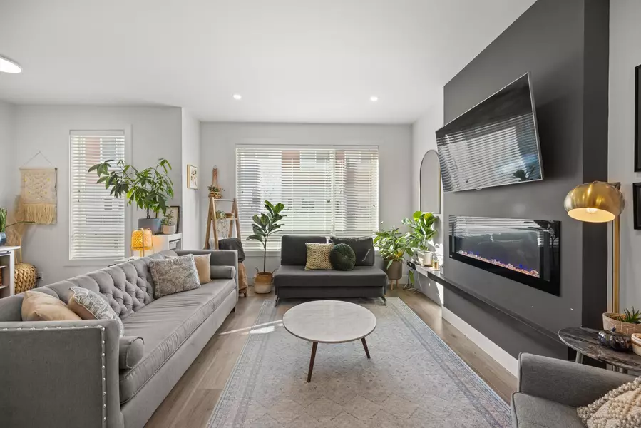 27640 Lantern AVE #10, Abbotsford, BC V4X 1M3