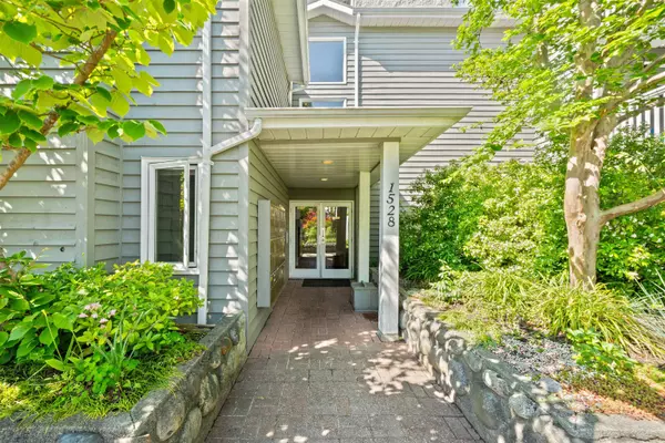 North Vancouver, BC V7P 2Y3,1528 Bowser AVE #204