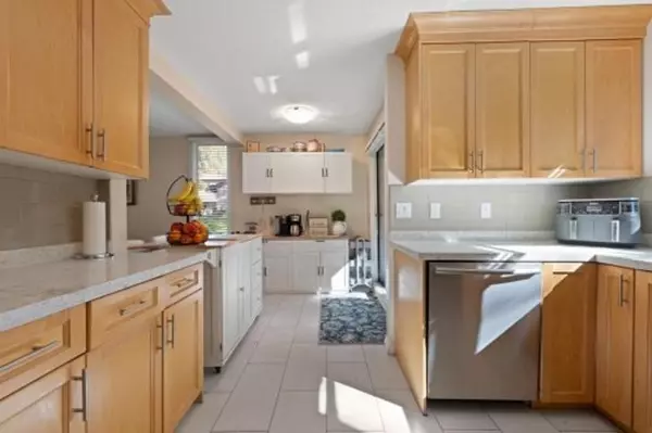 North Vancouver, BC V7J 3G7,1059 Heritage BLVD