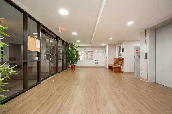 New Westminster, BC V3M 3R9,550 Eighth ST #201