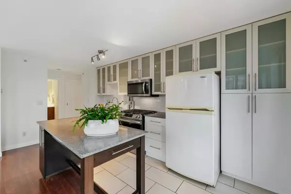 1225 Richards ST #804 Vancouver, BC V6B 1E6