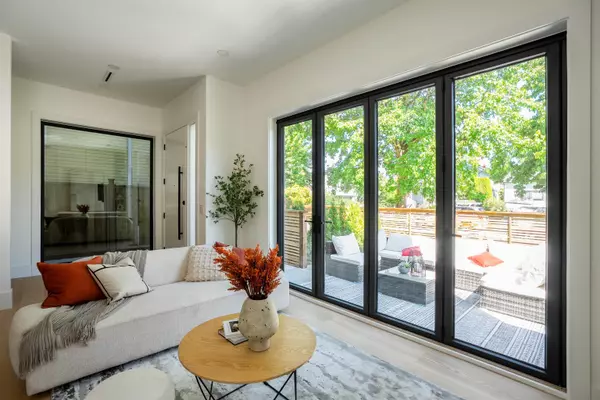 Vancouver, BC V5W 1L9,356 E 40th AVE #1