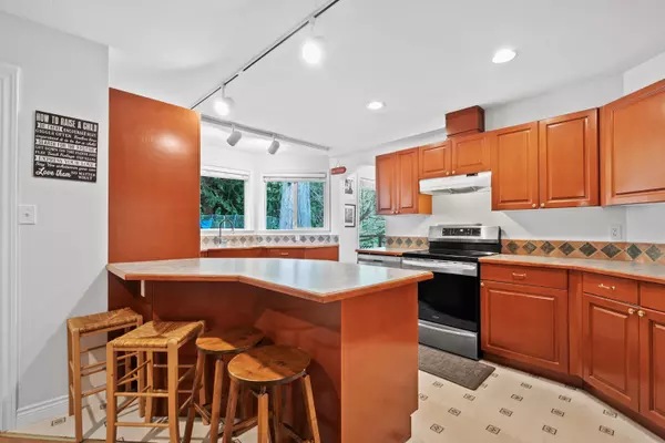 12507 24a AVE Surrey, BC V4A 8H7