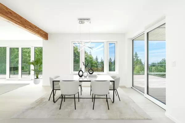 Gibsons, BC V0N 1V1,971 Marine DR