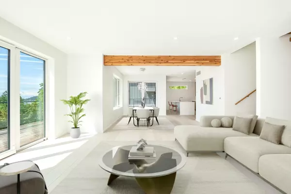 Gibsons, BC V0N 1V1,971 Marine DR