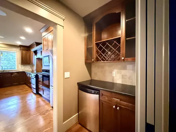 Surrey, BC V4P 3L5,3326 140a ST