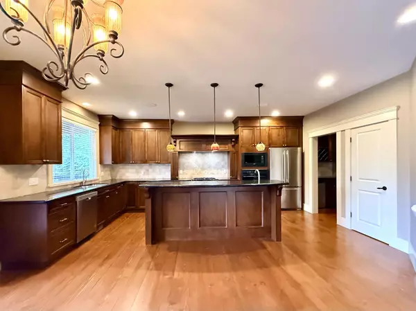 Surrey, BC V4P 3L5,3326 140a ST