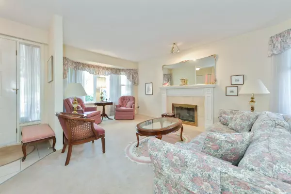 Surrey, BC V4A 8W4,14316 19a AVE #18